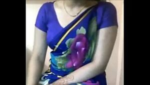 Sexy Desi Aunty boobs teasing in saree xdesitubes.com